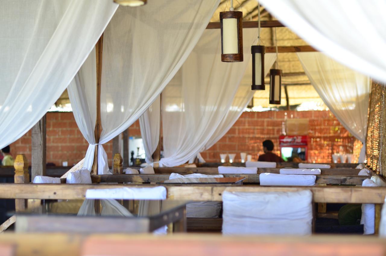 Sea Bird Beach Cafe & Cottages Morjim Exteriér fotografie