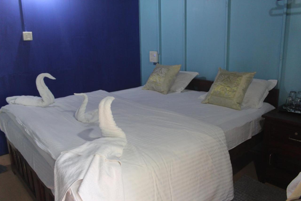 Sea Bird Beach Cafe & Cottages Morjim Exteriér fotografie