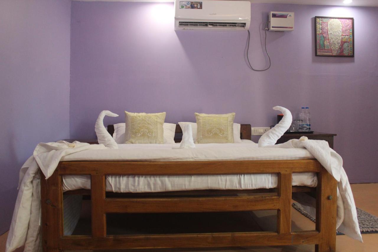 Sea Bird Beach Cafe & Cottages Morjim Exteriér fotografie